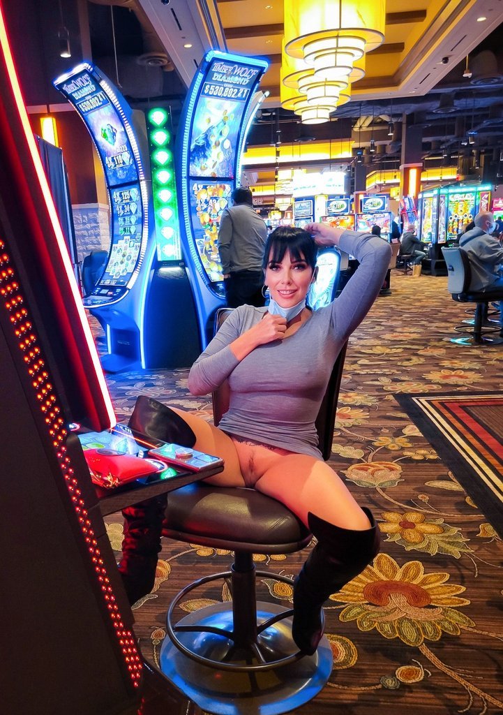 Dark Haired Tattoo Hottie #jMevtaPG