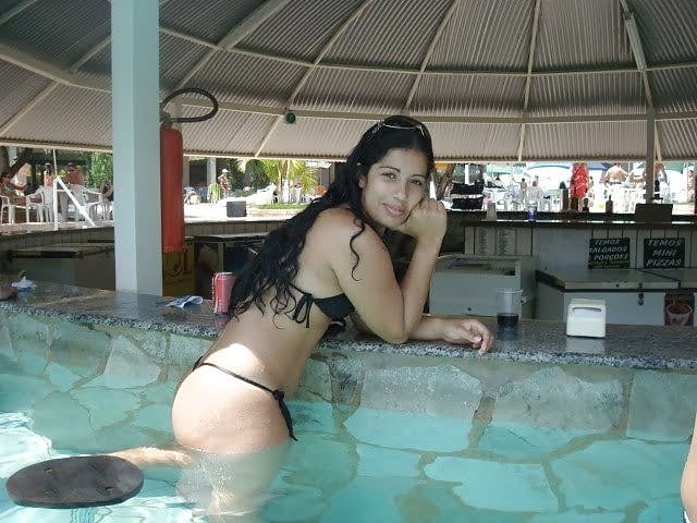 Brunette Vacation #zFQix5kK