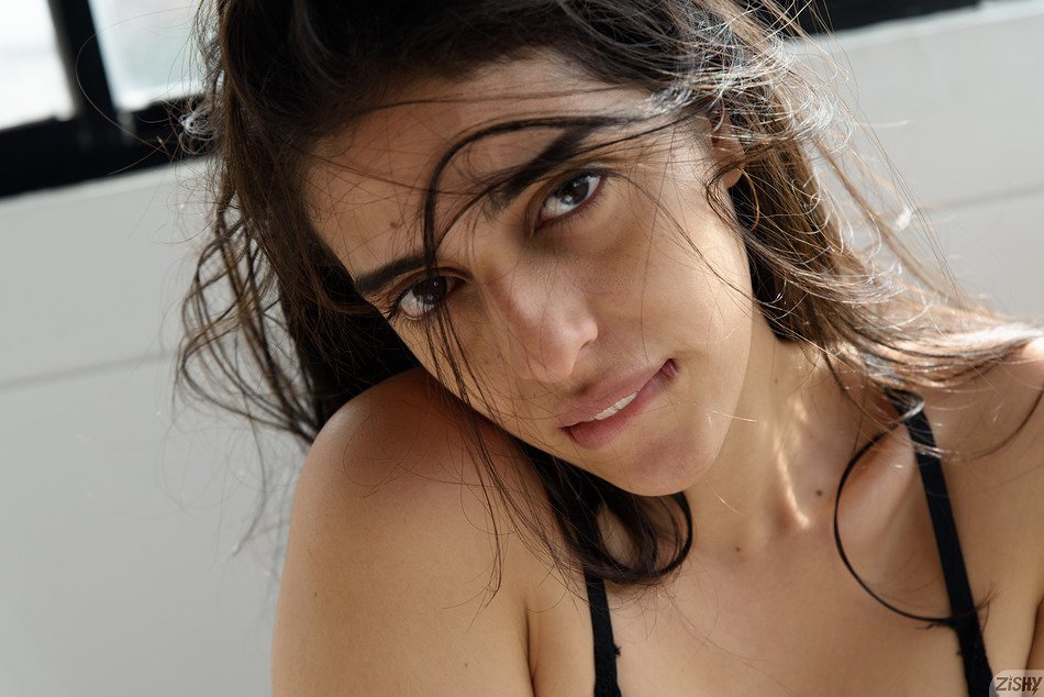 Ileana Burgos #SUjORgQH