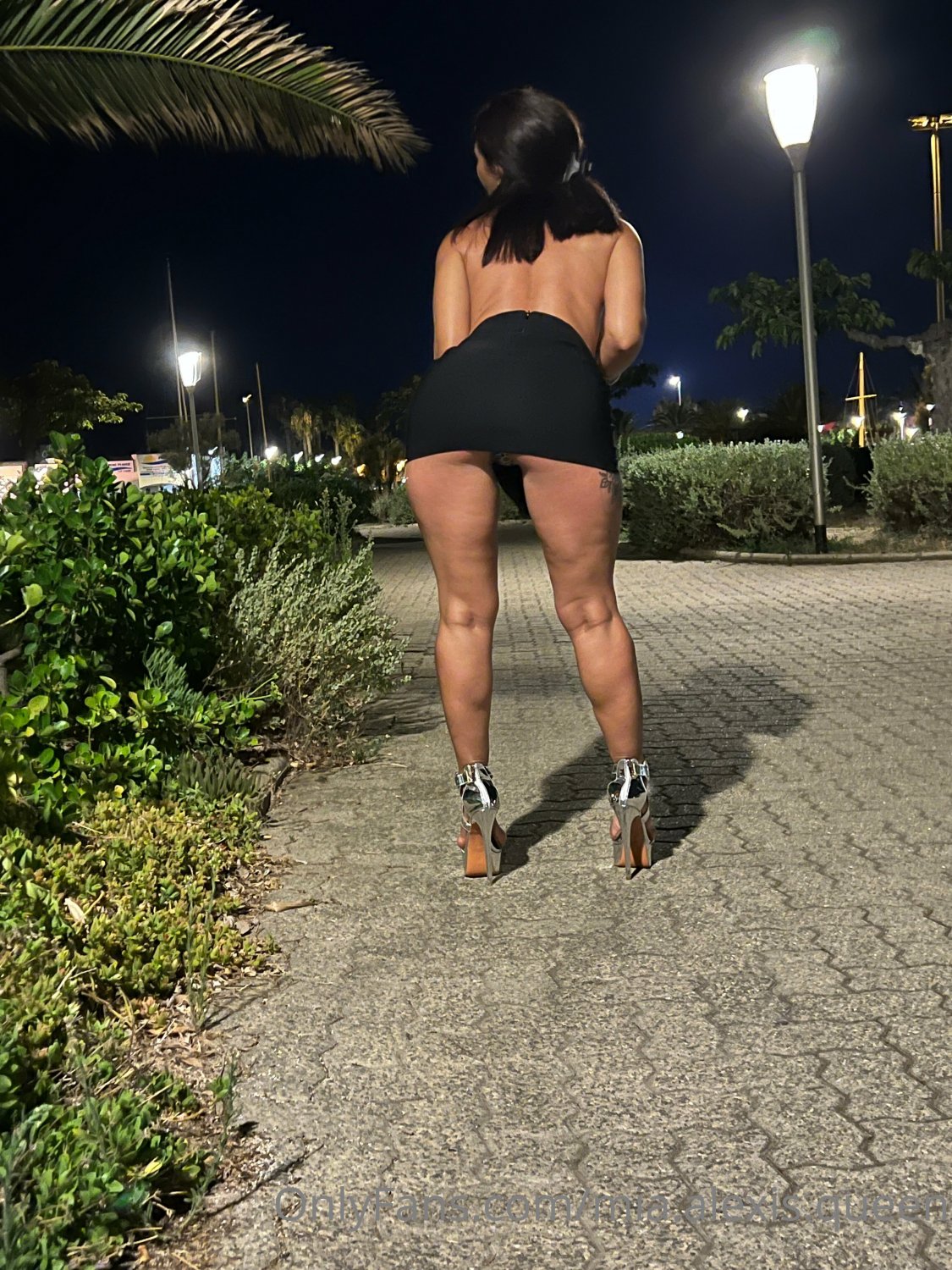 ITALIAN TROPHY WIFE #5hqQFSVn