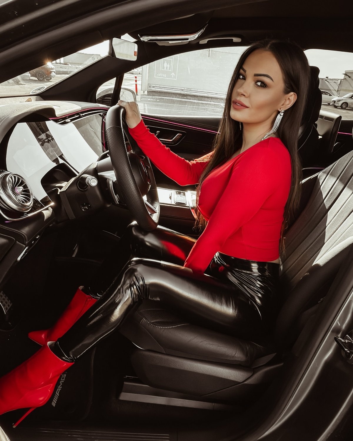 Sexy babe in PVC #Fy7Io2ST