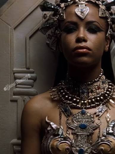 Vampire Aaliyah #Ry4X8rh3