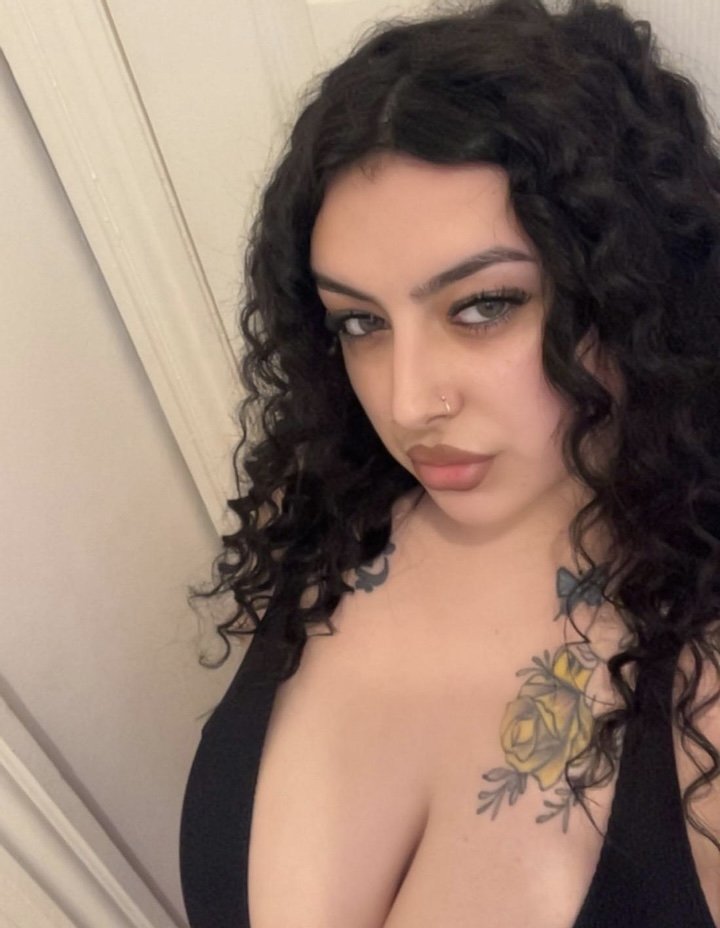 British teen Thalia massive tits #bKVuY0xD