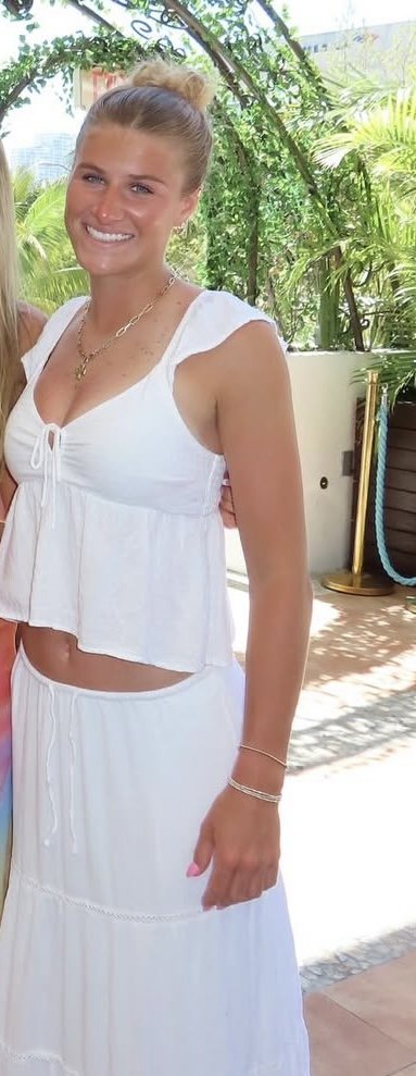 This irl Collegiate athlete is too sexy for her cuck not to share. #dn7VmLR0