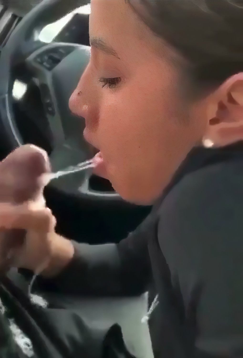 Slut sucks with lots of saliva in the car #36xIWirY